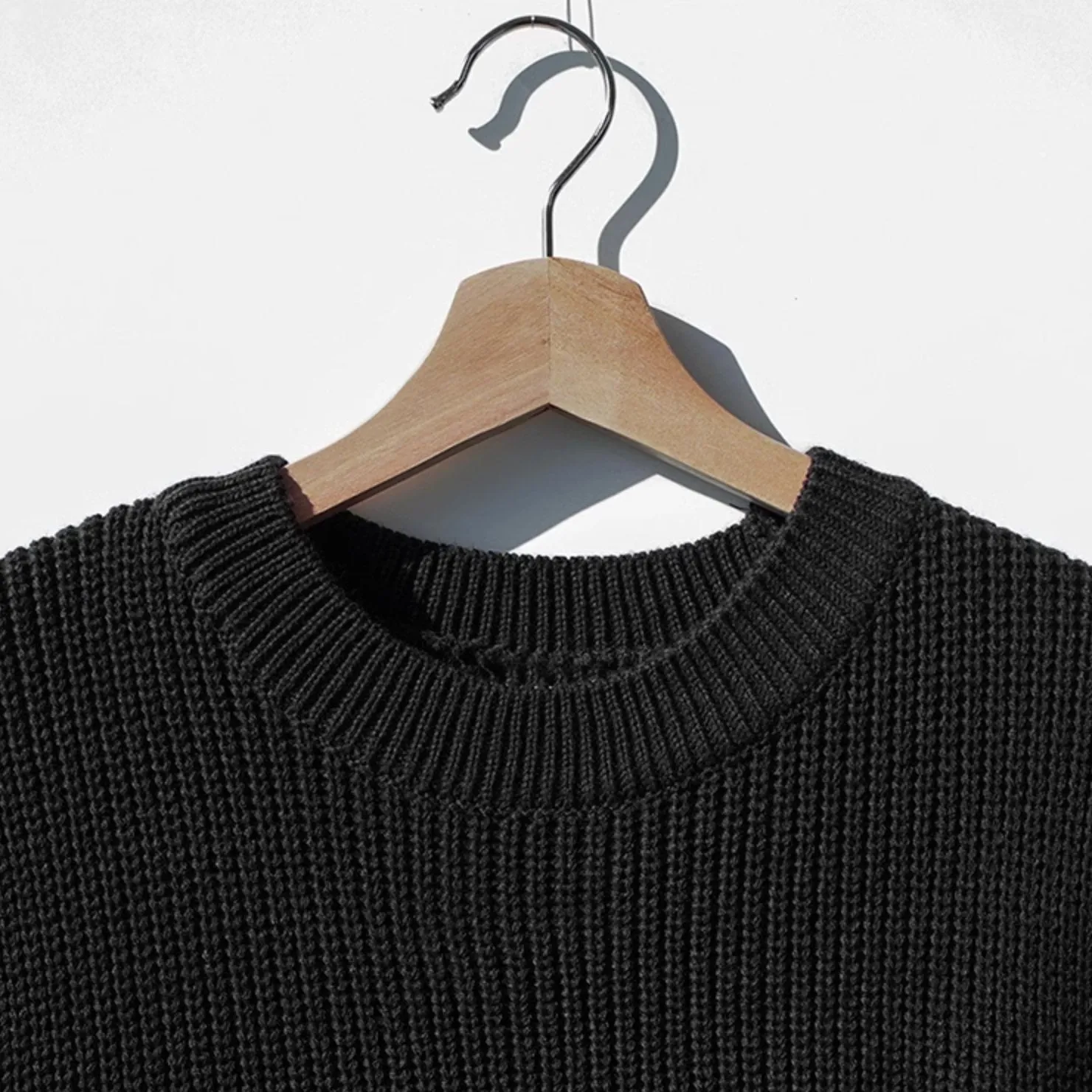KNITTED V-CUT VEST